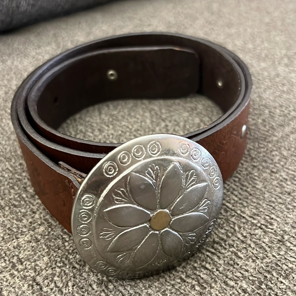 linea Pelle Embossed & Studded Western STYLE LEATHER 2 TONE FLOWER BUCKLE